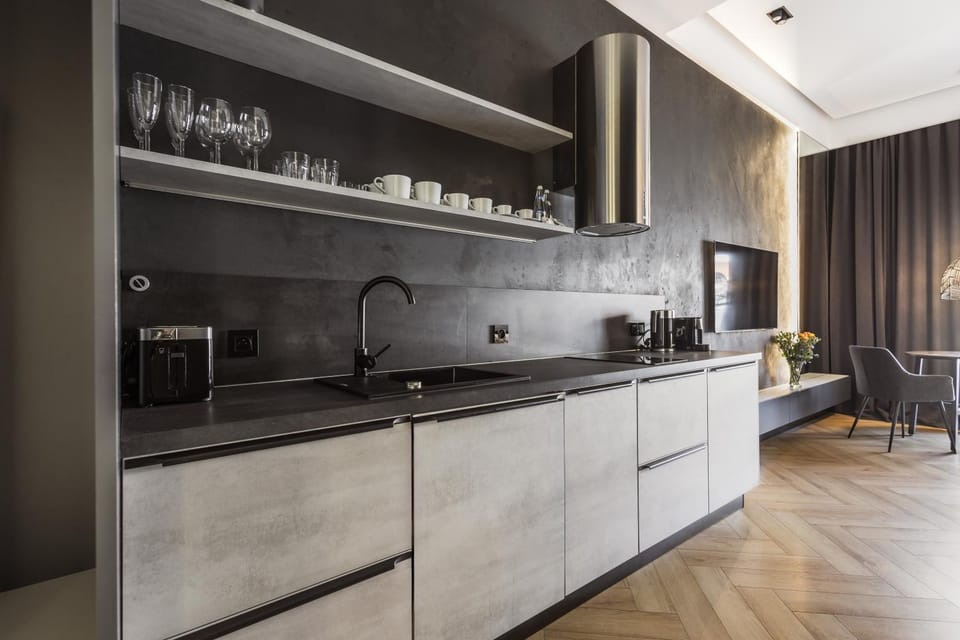 Coffee/tea facilities, Kitchen or kitchenette, dishwasher, stove, toaster