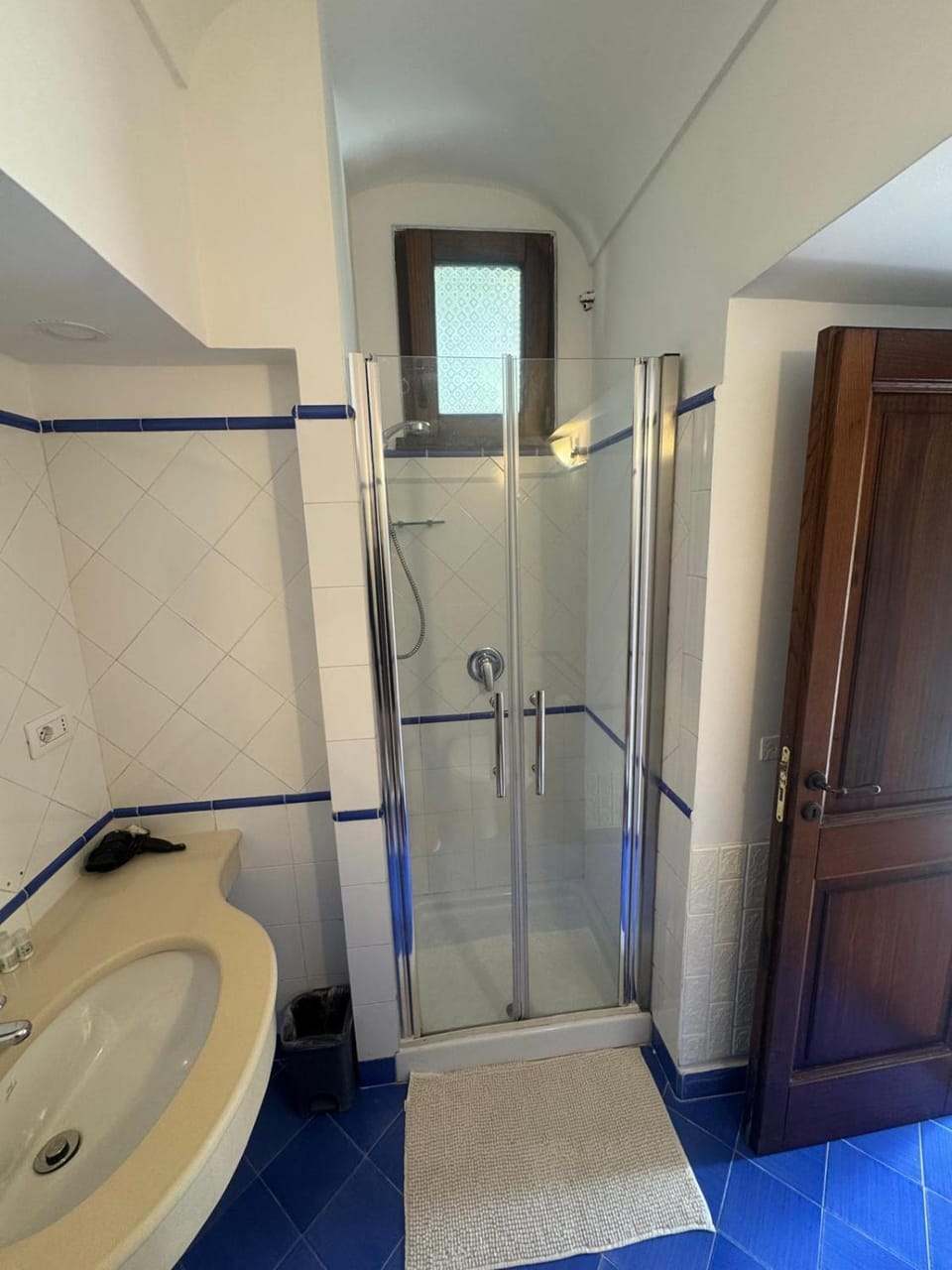 Shower, Toilet, Bathroom, hair dryier, towels