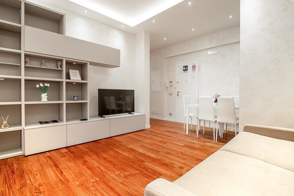 TV and multimedia, Living room, Seating area, Evening entertainment