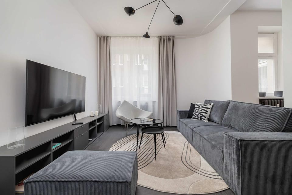 TV and multimedia, Living room, Seating area, Evening entertainment