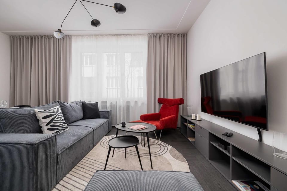 TV and multimedia, Living room, Seating area, Evening entertainment