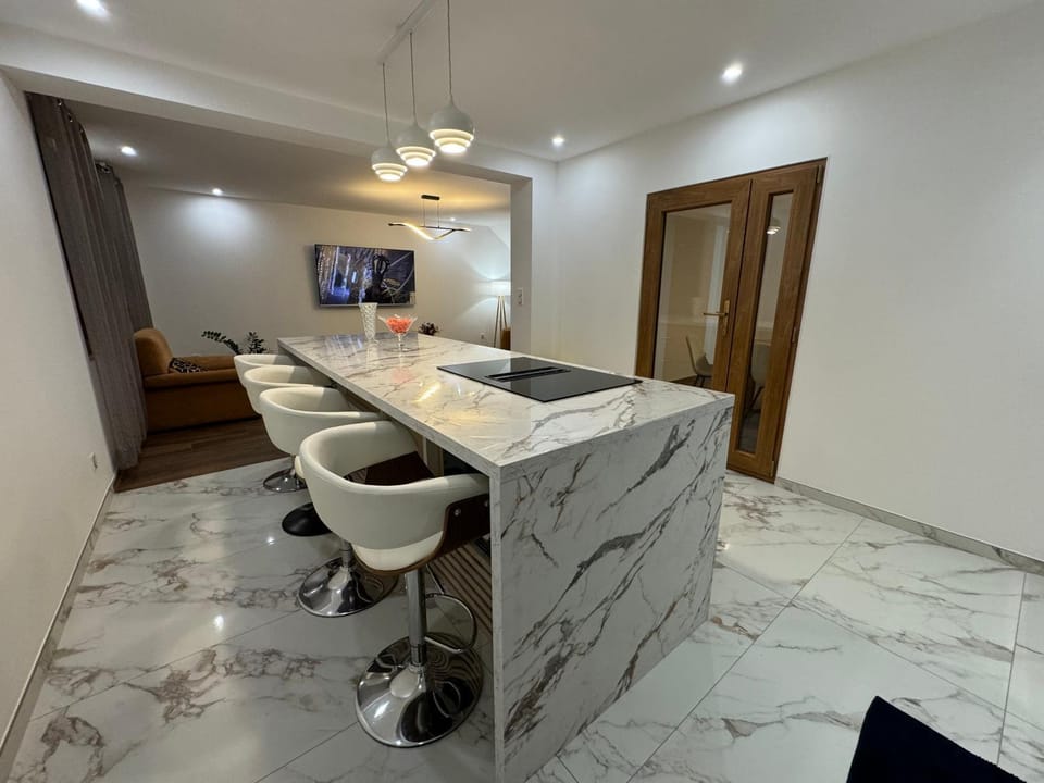 TV and multimedia, Kitchen or kitchenette, Dining area