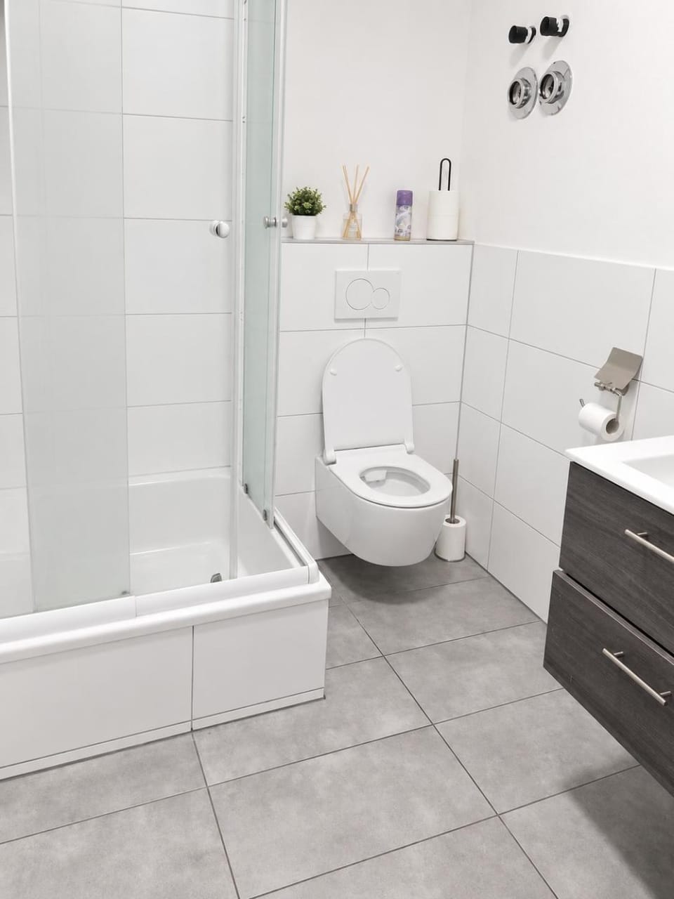 Shower, Toilet, Bathroom, Bath