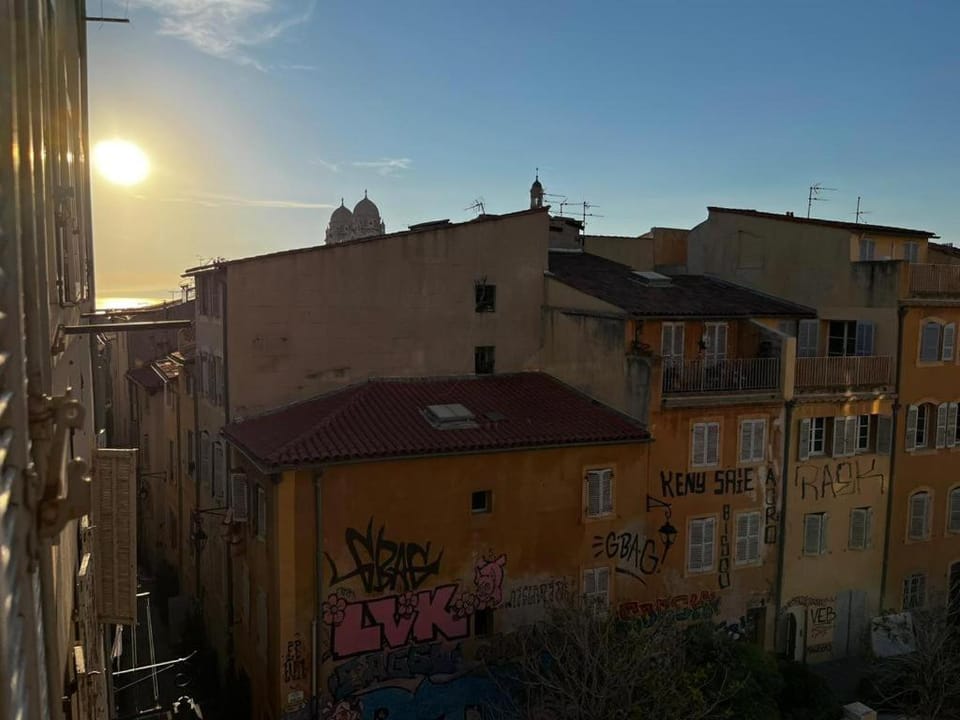 Grand T2 au coeur du Panier Apartment in Marseille