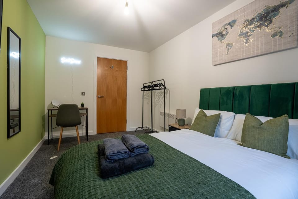 Bed, Photo of the whole room, Bedroom, towels