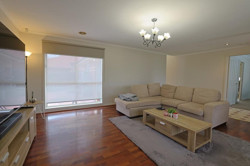 Relaxing Family Getaway 3BR House with Garden House in Melbourne