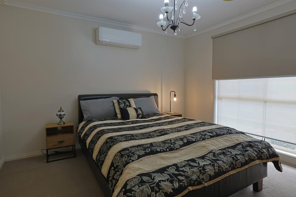 Relaxing Family Getaway 3BR House with Garden House in Melbourne