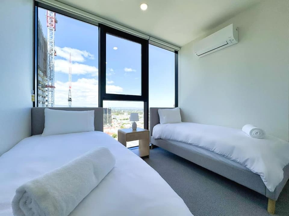 Eat Shop Explore - 2BR Opposite Central Market Apartment in Adelaide