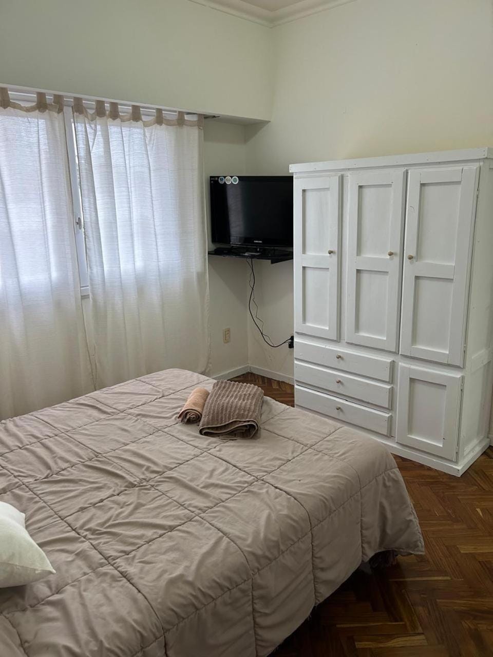 Bed, TV and multimedia, Photo of the whole room, Bedroom, wardrobe