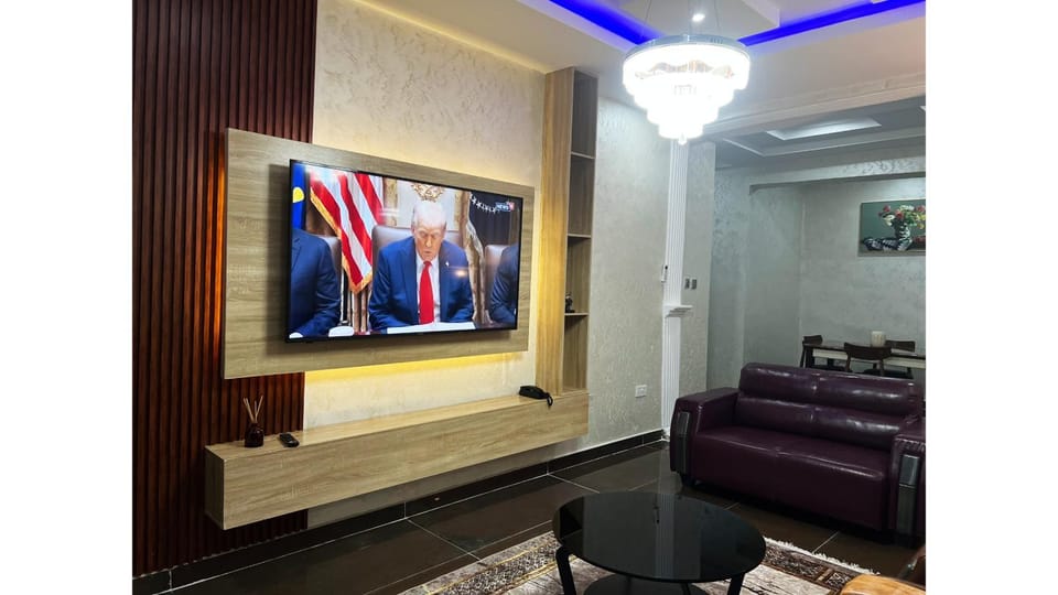 Communal lounge/ TV room, TV and multimedia, Living room, Seating area, Evening entertainment
