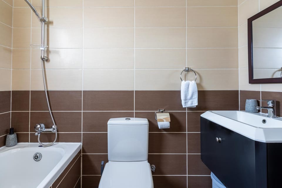 Shower, Toilet, Bathroom, towels