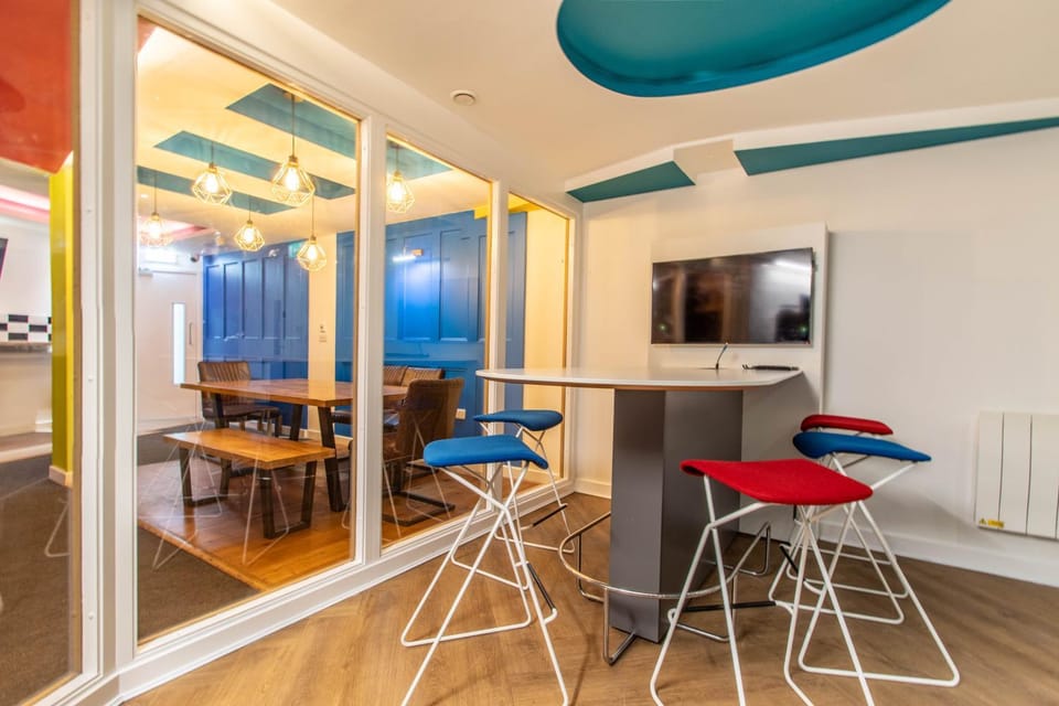 Communal lounge/ TV room, TV and multimedia, Living room, Seating area