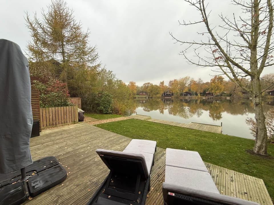 The Watershed Lodge - 33 Duck Lake House in Tattershall