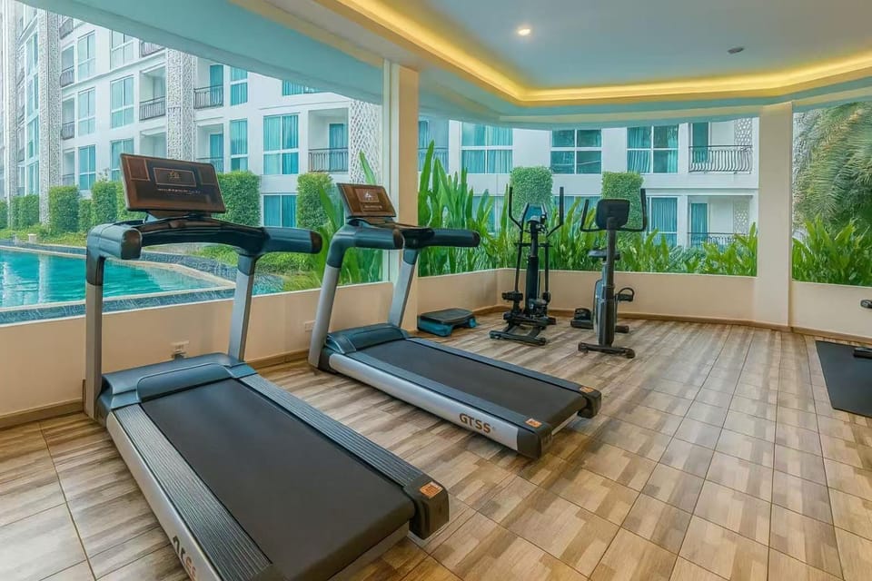 Fitness centre/facilities, Pool view, Swimming pool