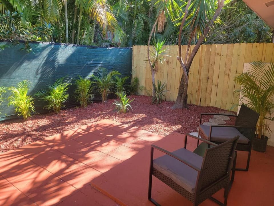 Kevin#B Chic Studio with Patio near Fort Lauderdale Beach Apartment in Fort Lauderdale