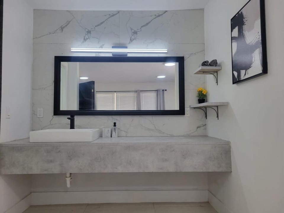 Kevin#B Chic Studio with Patio near Fort Lauderdale Beach Apartment in Fort Lauderdale