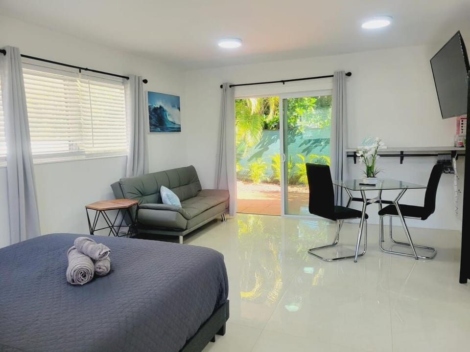 Kevin#B Chic Studio with Patio near Fort Lauderdale Beach Apartment in Fort Lauderdale
