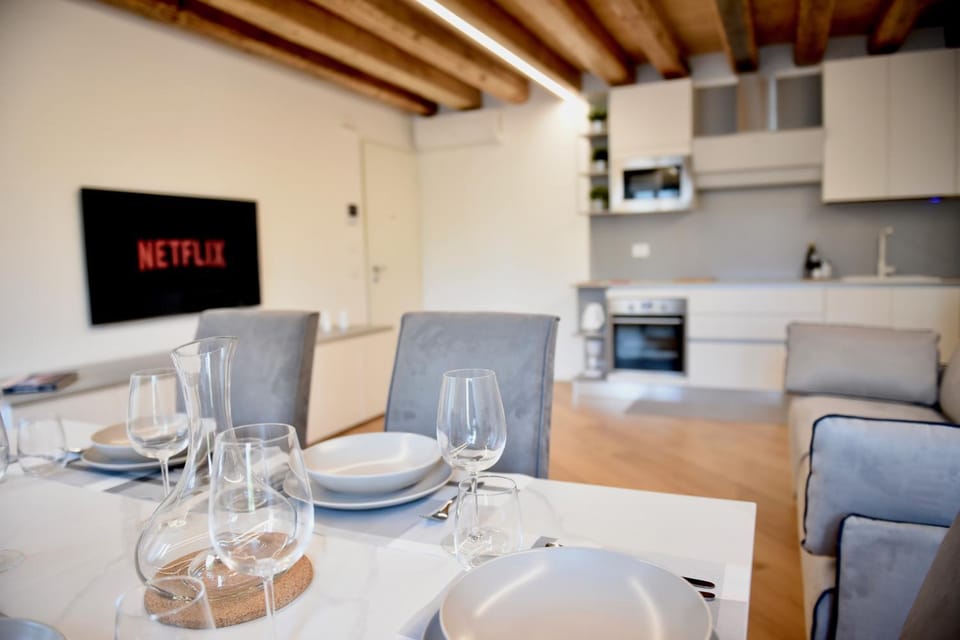 TV and multimedia, Dining area