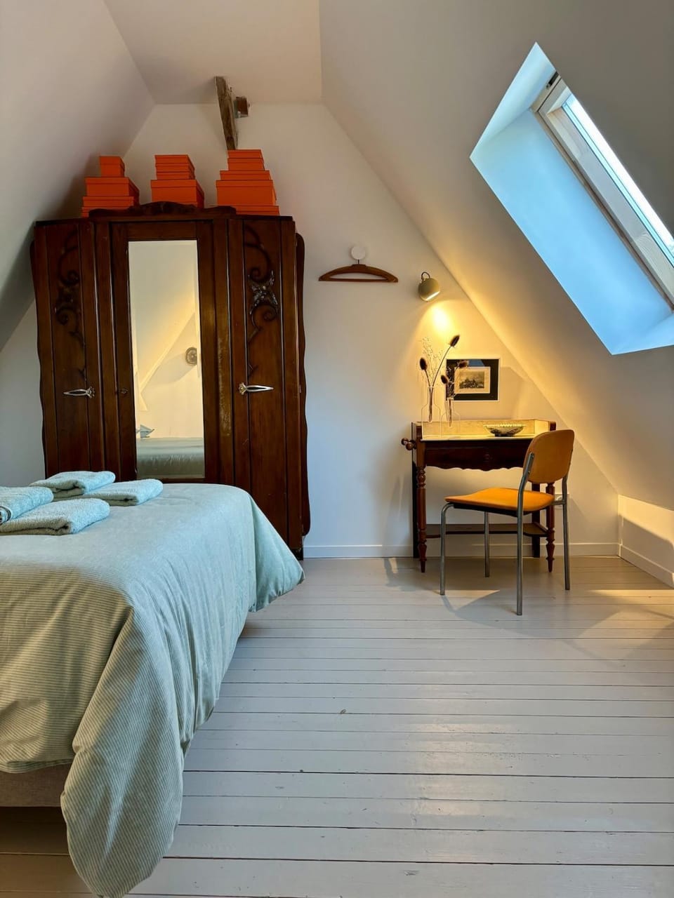 Bed, Photo of the whole room, Bedroom, hair dresser, towels, wardrobe