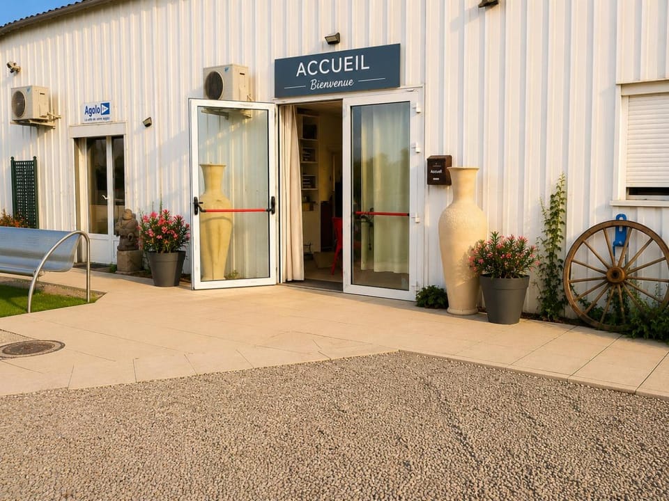 Facade/entrance