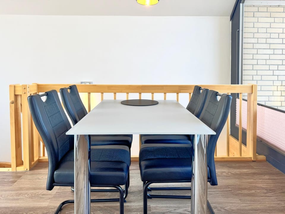 Seating area, Dining area