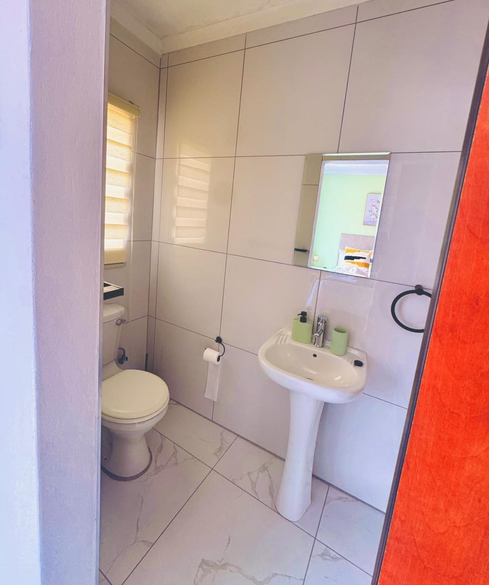 Shower, Toilet