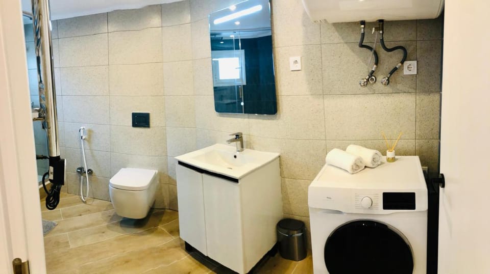 101 - Beachside Renovated 1BR apt w private garden Apartment in Cambrils