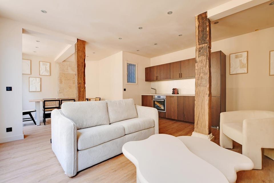 Kitchen or kitchenette, Living room, Seating area, Dining area, stove
