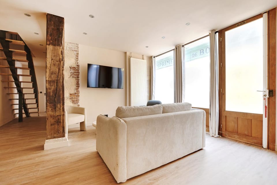 Communal lounge/ TV room, TV and multimedia, Living room, Seating area