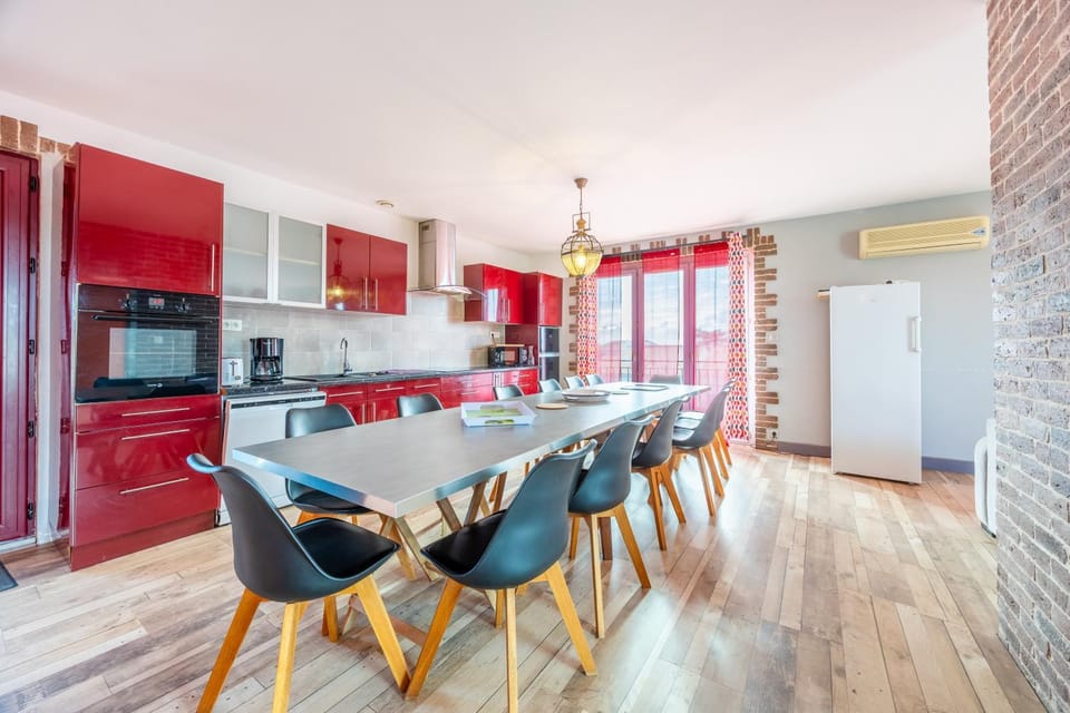 Property building, Kitchen or kitchenette, Living room