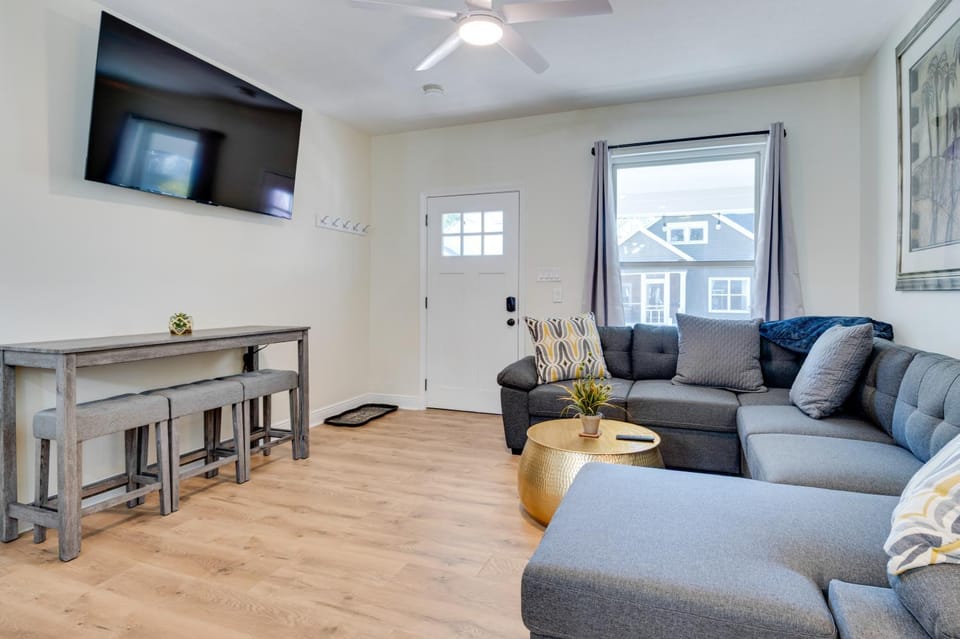 3 Mi to Dtwn Indy: Urban Retreat w/ Outdoor Space House in Indianapolis
