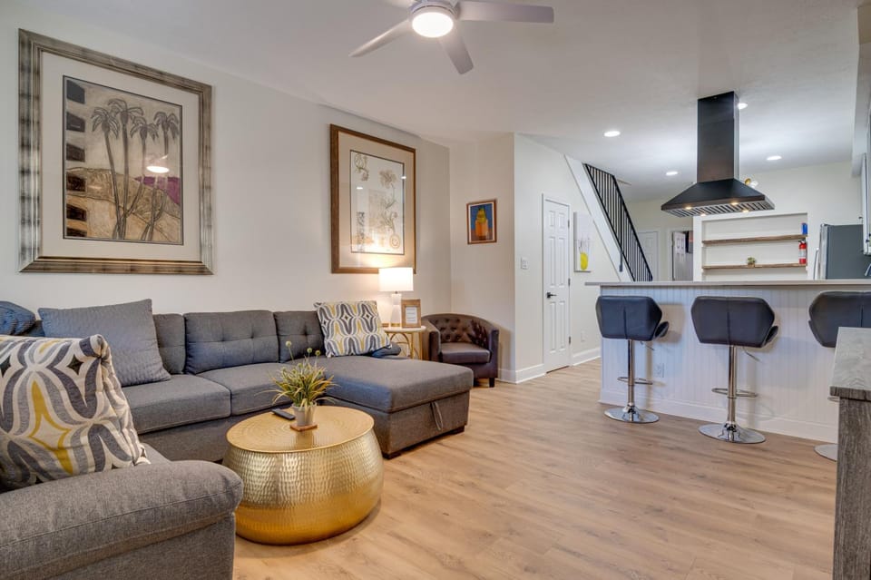3 Mi to Dtwn Indy: Urban Retreat w/ Outdoor Space House in Indianapolis