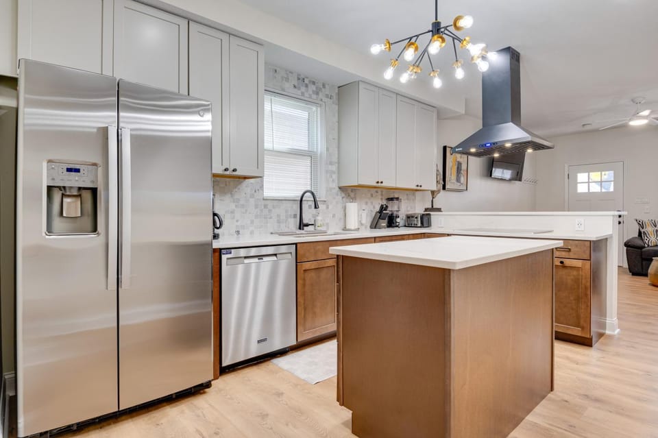 3 Mi to Dtwn Indy: Urban Retreat w/ Outdoor Space House in Indianapolis