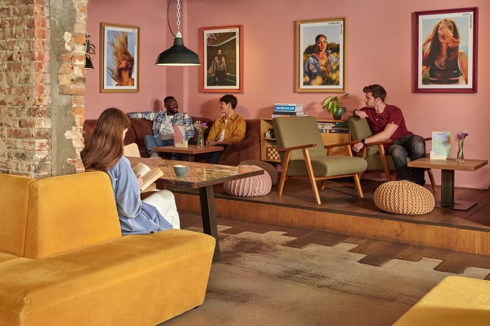 Lounge or bar, Seating area, group of guests