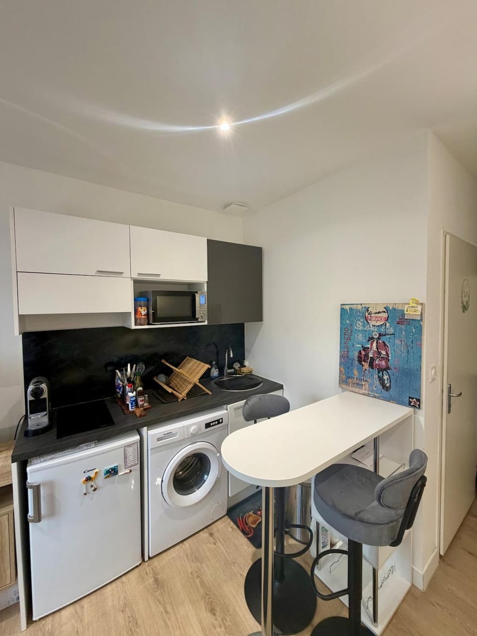 Kitchen or kitchenette