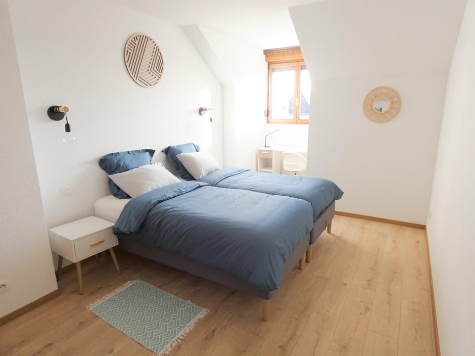 Bed, Photo of the whole room, Bedroom