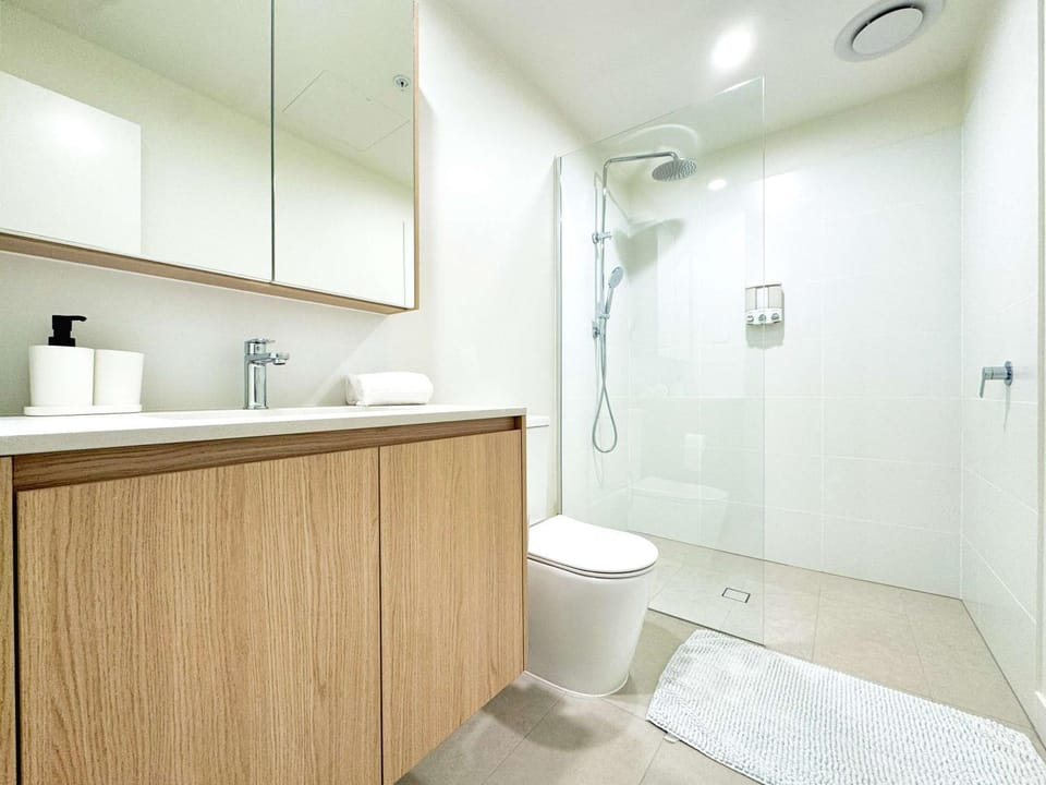 New & Spacious Studio Apt Opposite Central Market Apartment in Adelaide