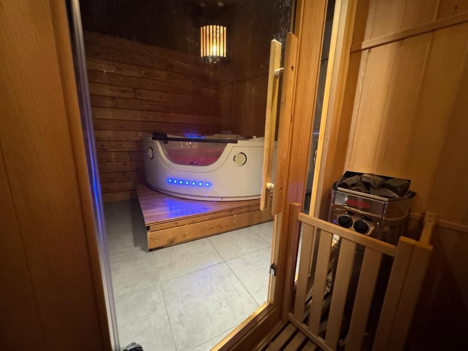 My Collioure - La Suite - Sauna, Spa & Beach Apartment in Collioure