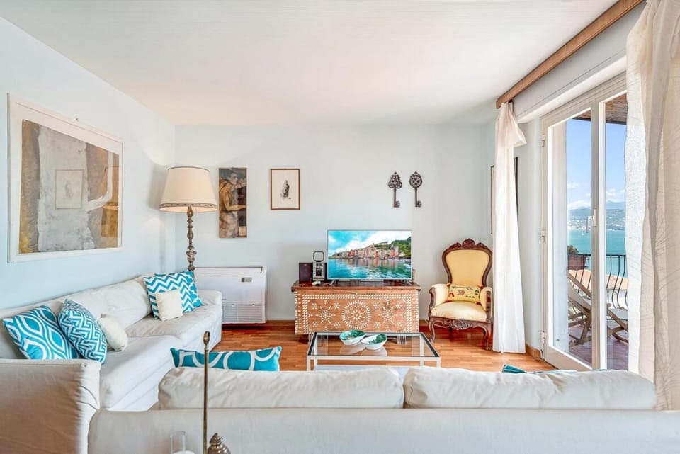 Porto sea view-Terrace & AC Apartment in Porto Venere