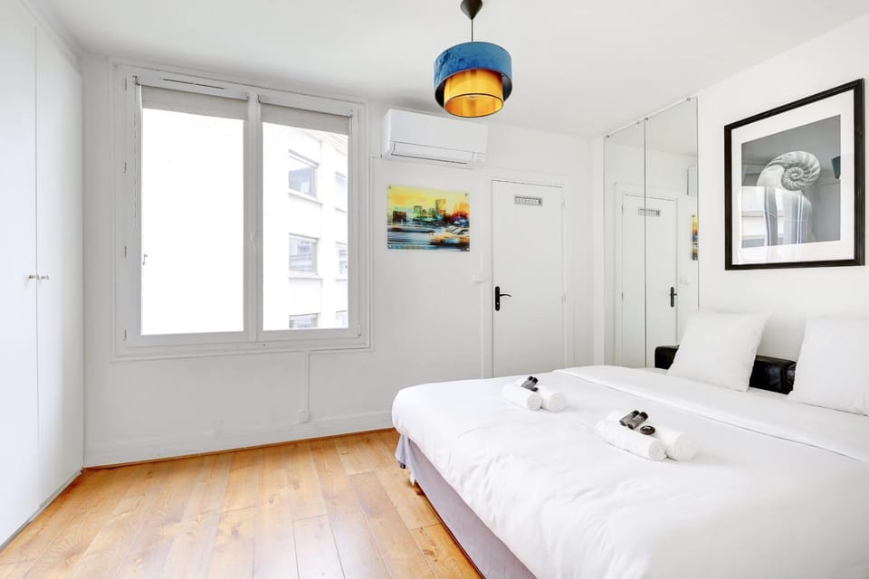 Duplex Raffine a deux pas de la Tour Eiffel - Avec A-C Apartment in Paris