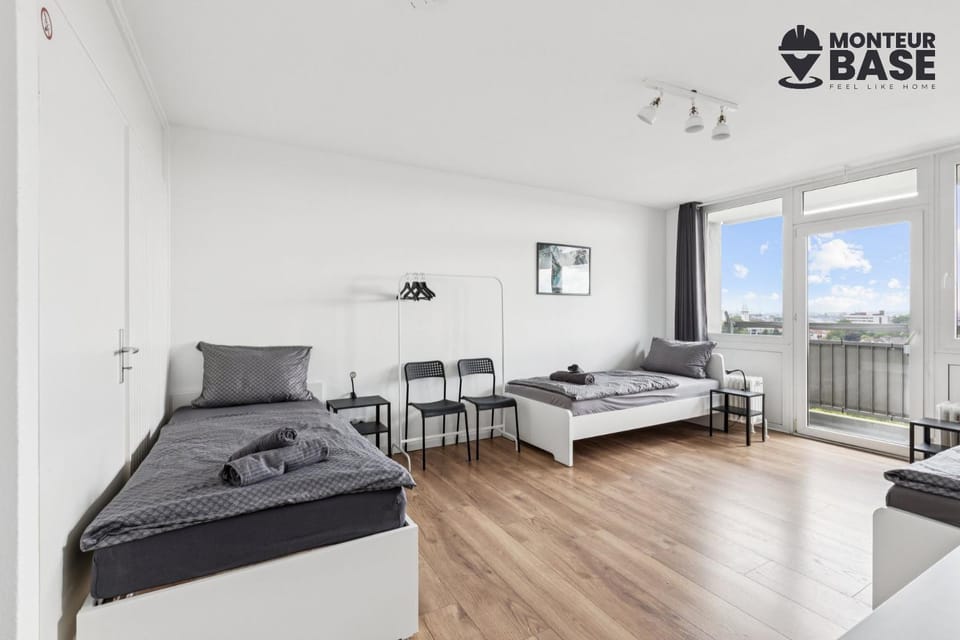 Bed, Photo of the whole room, Seating area, Bedroom