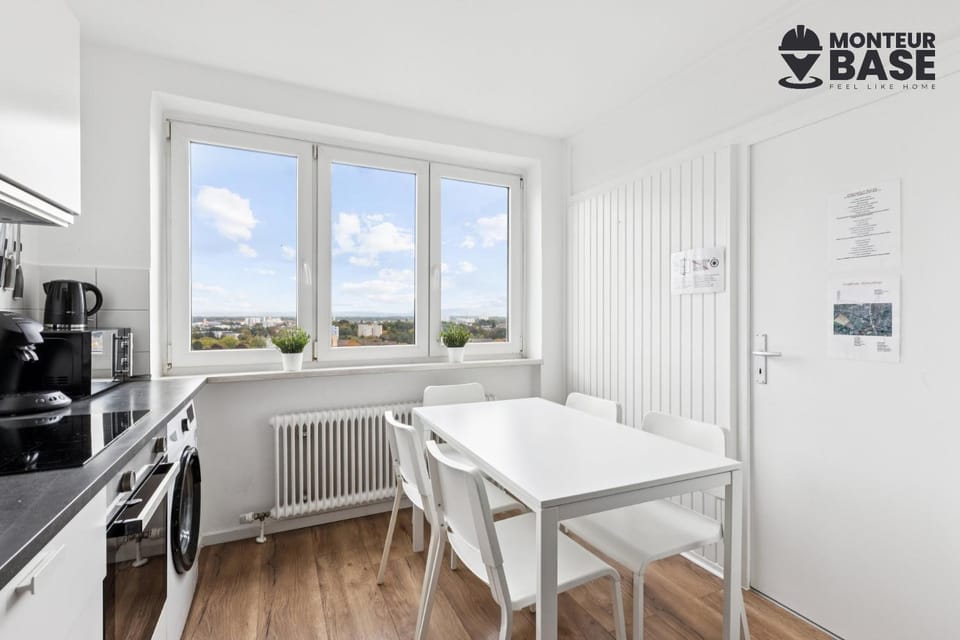 Coffee/tea facilities, Kitchen or kitchenette, Dining area