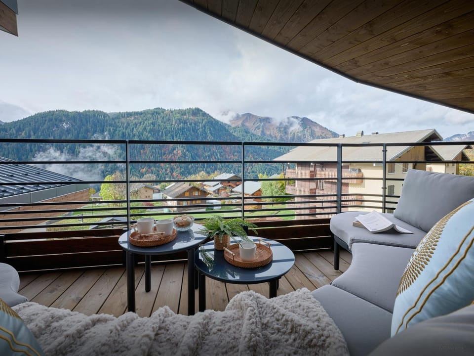 Day, Natural landscape, Summer, View (from property/room), Seating area, Mountain view