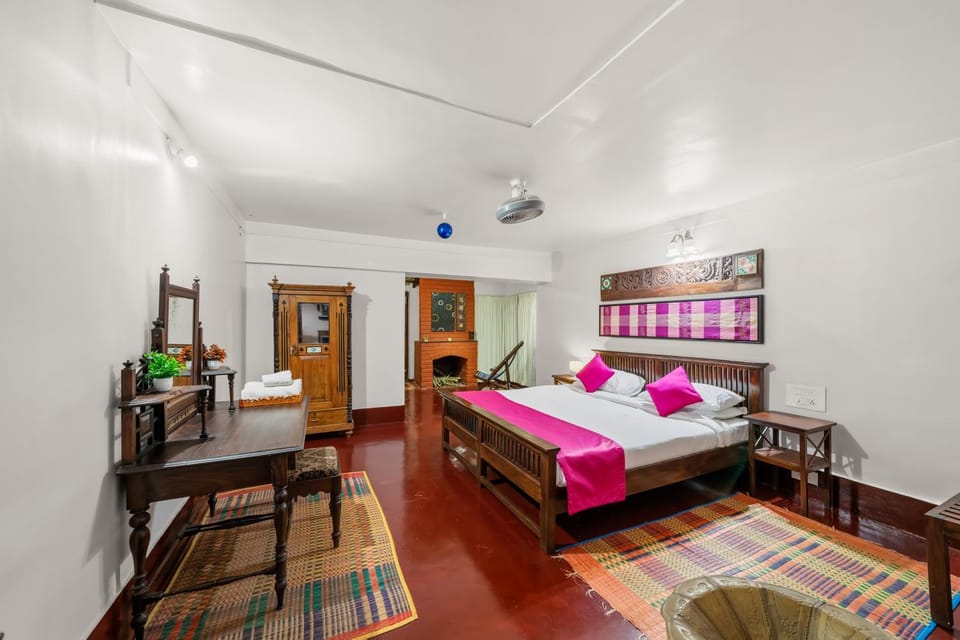 Photo of the whole room, Bedroom