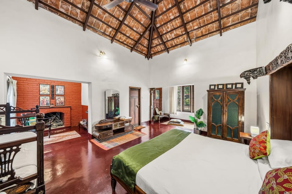 Photo of the whole room, Bedroom