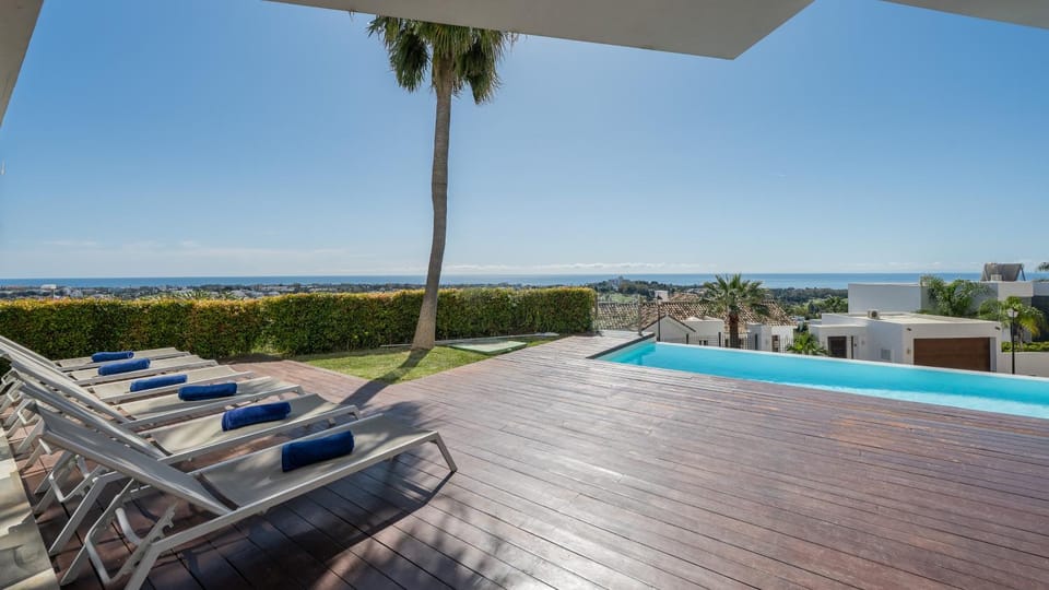 Swimming pool, sunbed