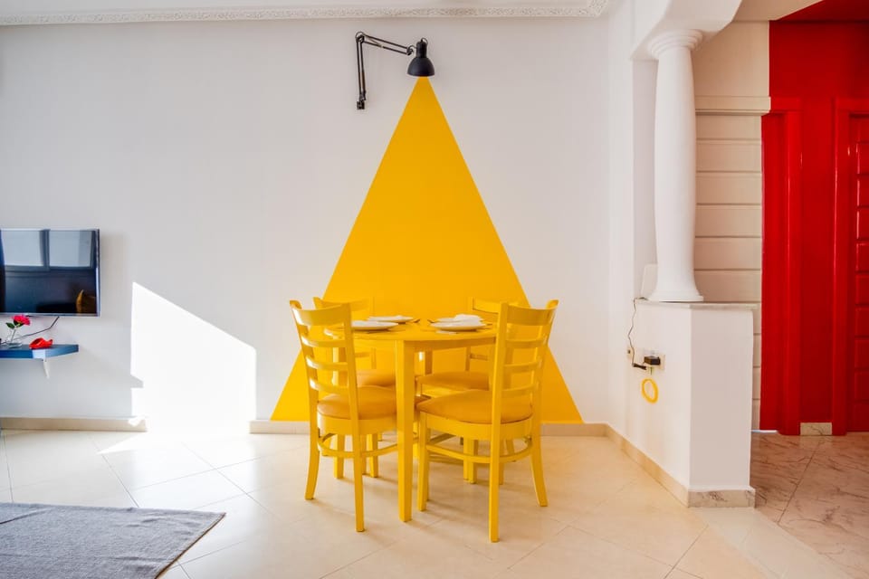Seating area, Dining area