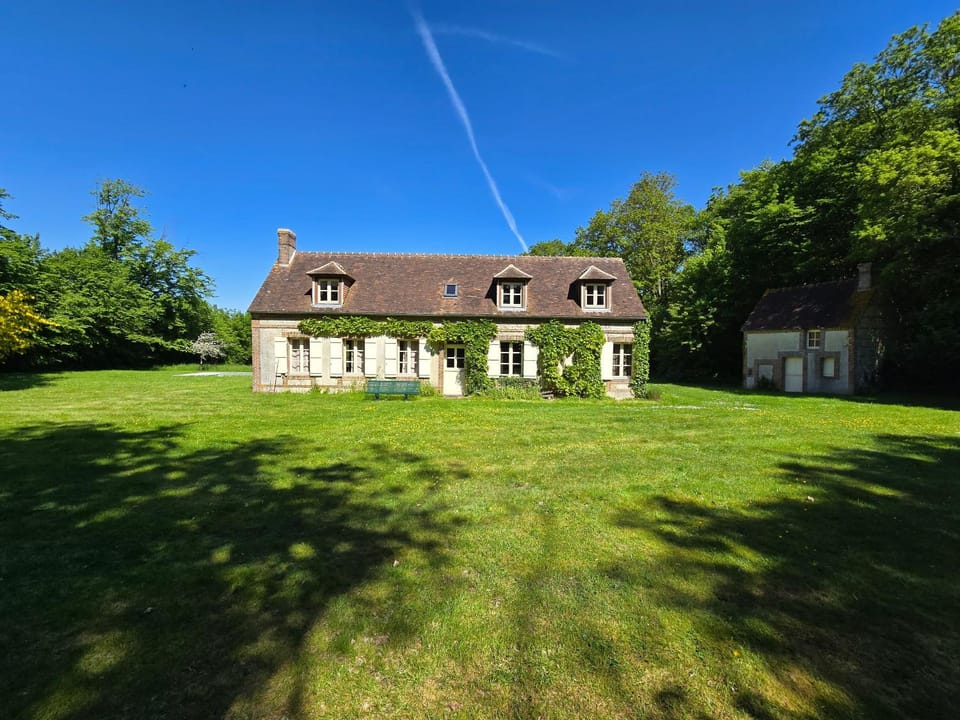 Property building, Day, Natural landscape, Garden, Garden view