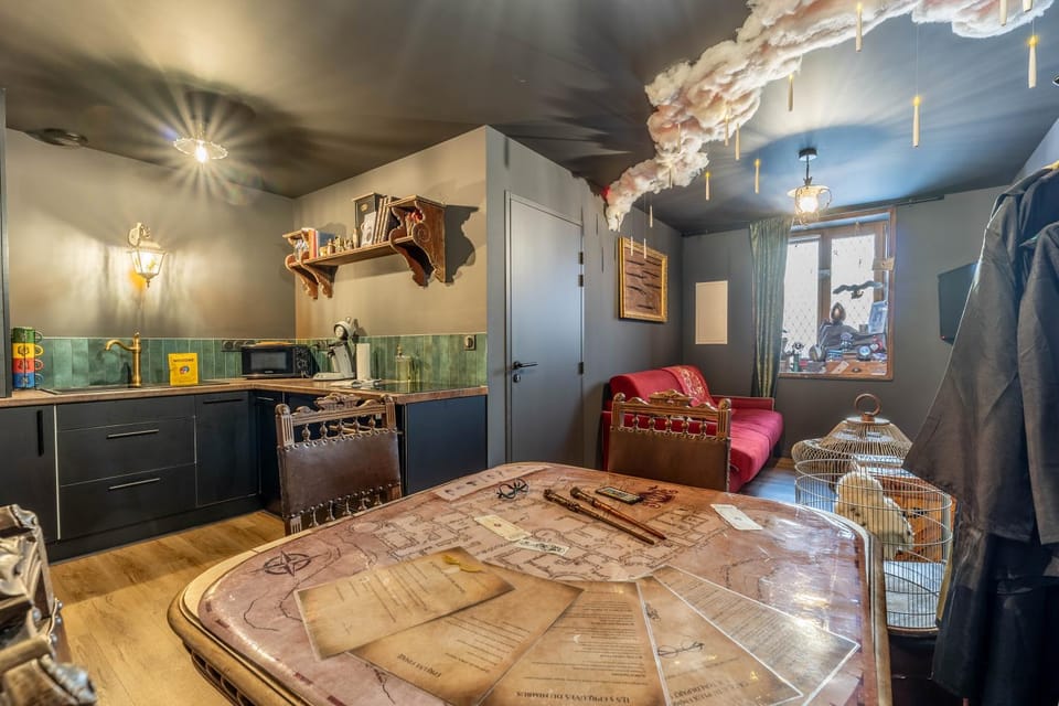 Kitchen or kitchenette, Living room, Seating area, Dining area