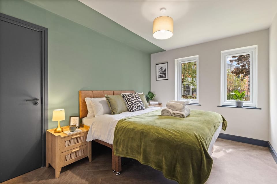 Bed, Photo of the whole room, Bedroom, towels